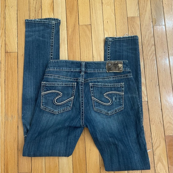 - SILVER SUKI DISTRESSED JEANS WITH STRETCH-27-33 - 99 cotton/ 1 spandex- sexy! - Picture 10 of 10